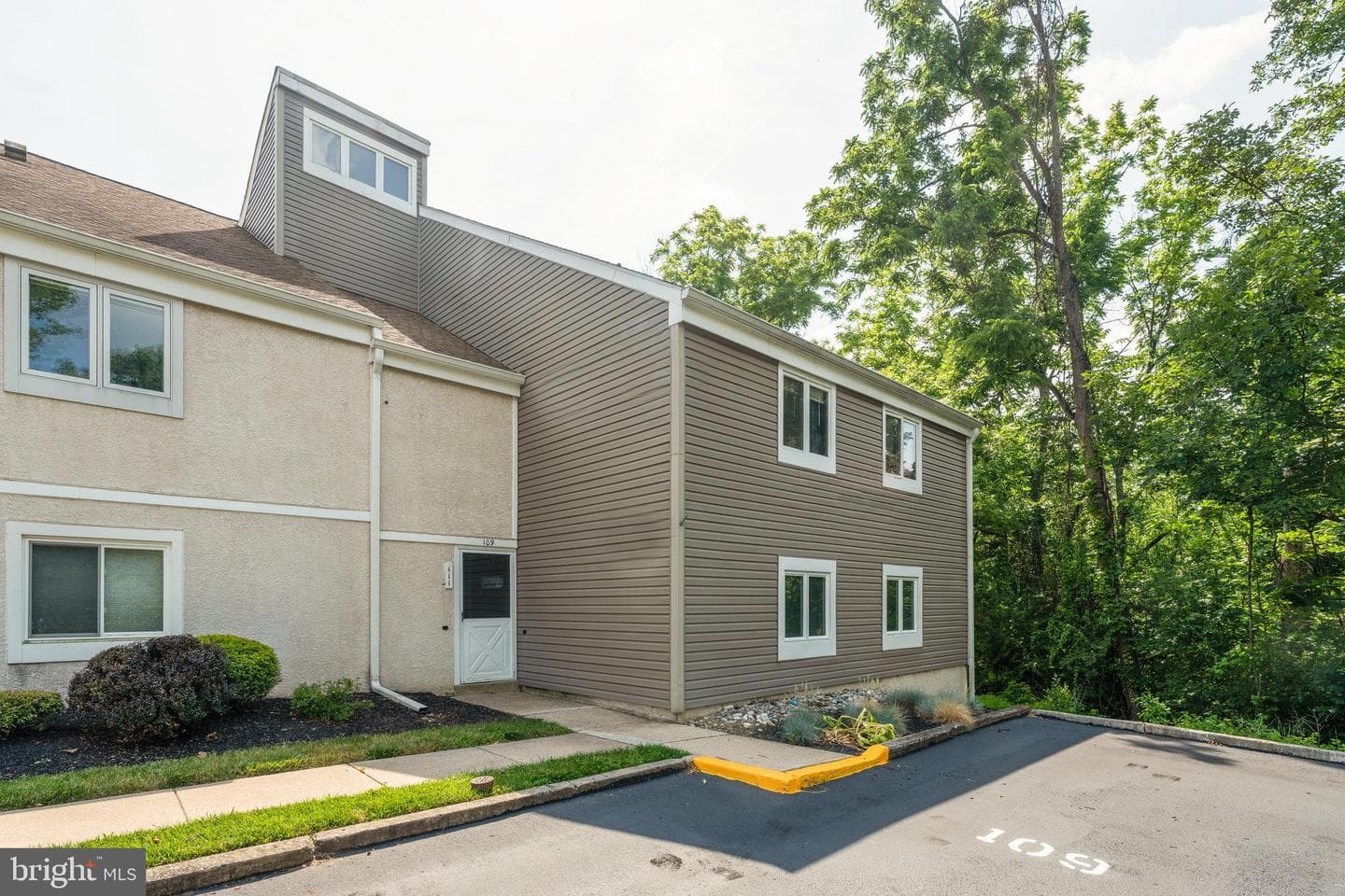 109 Harvest Lane photo 2