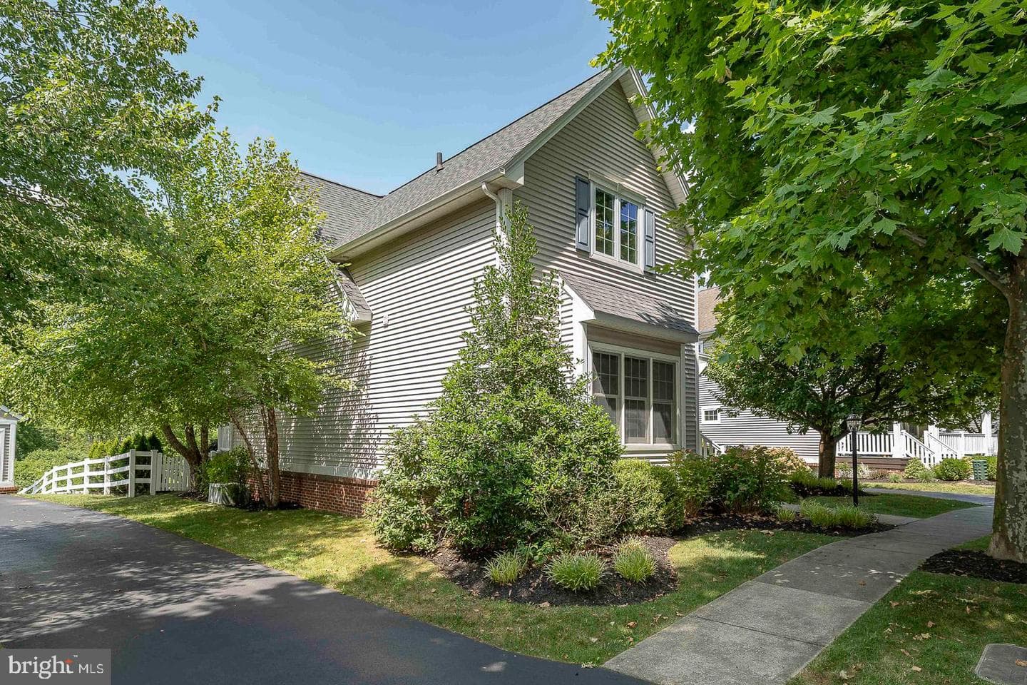 478 Fairmont Drive photo 2