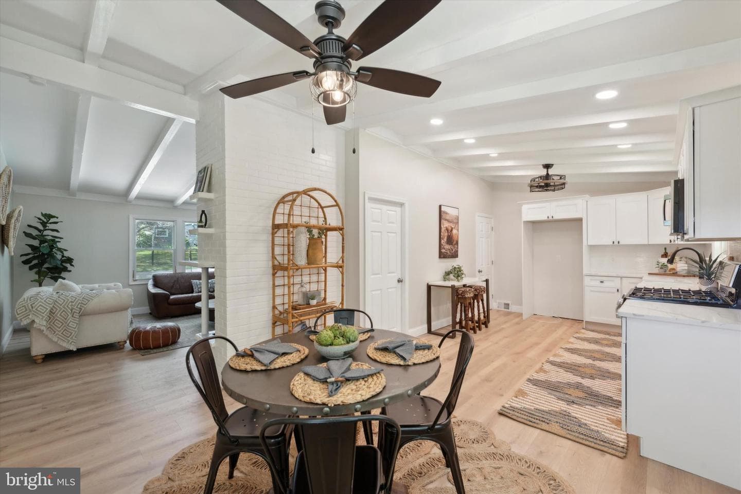 1216 Farmington Lane photo 3