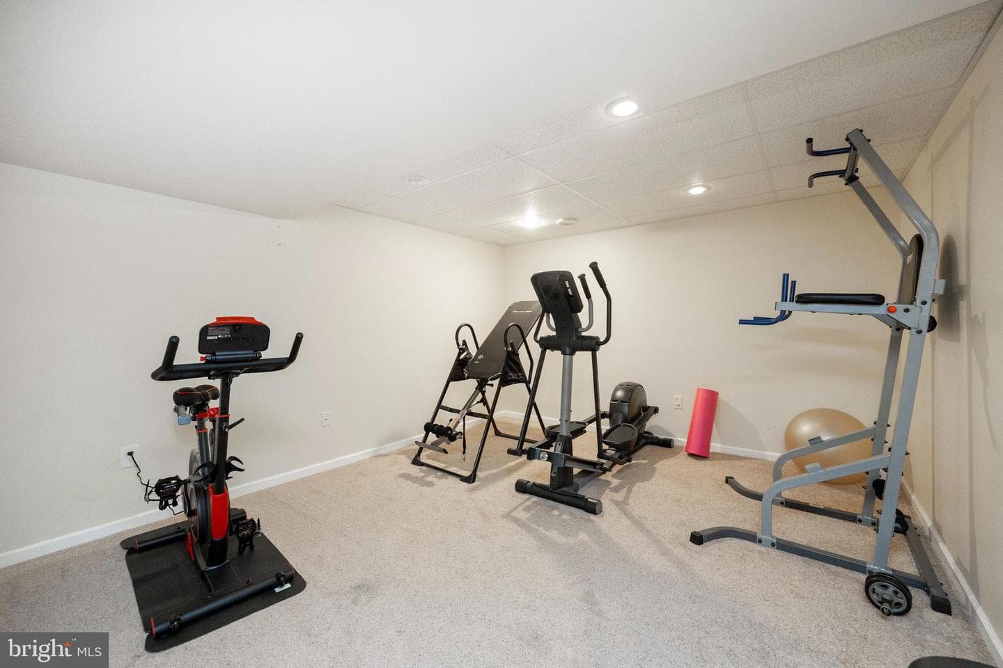 205 Warwick Court photo 40