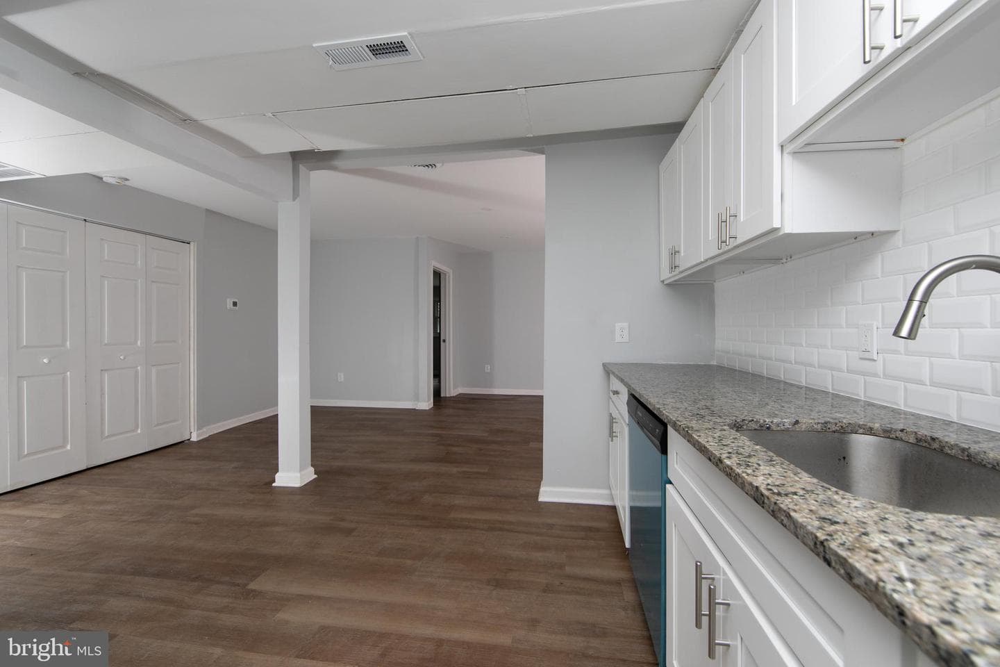 24 Johnson Avenue photo 11