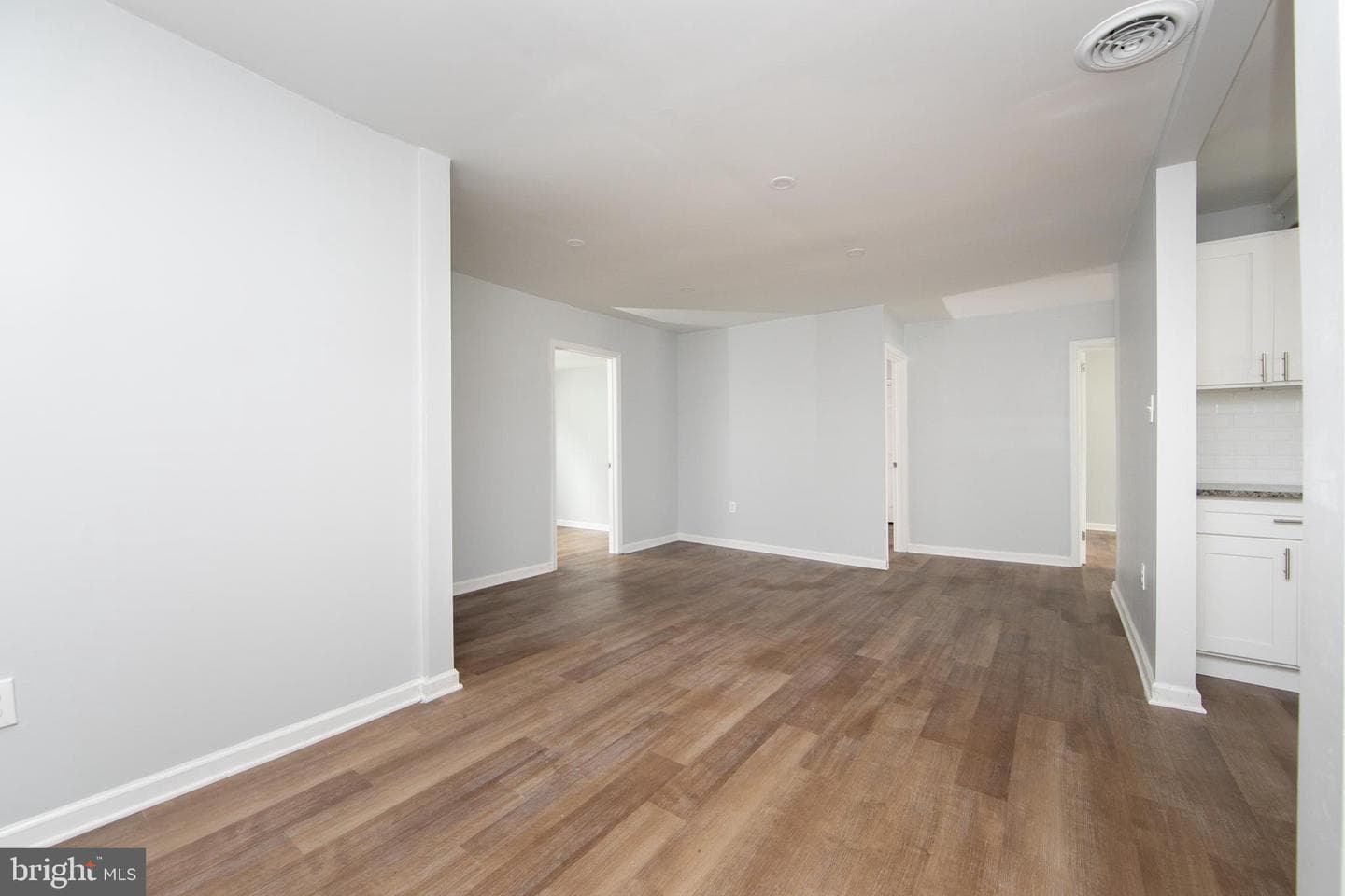 24 Johnson Avenue photo 8