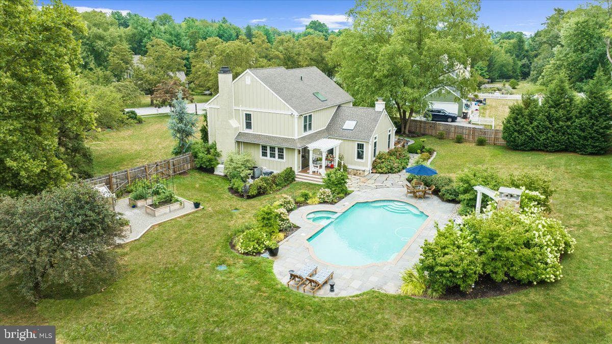 1485 Tullamore Lane photo 2