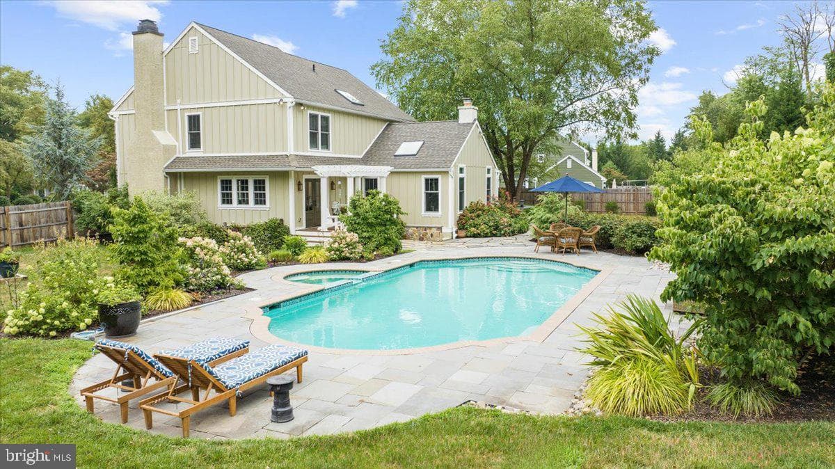 1485 Tullamore Lane photo 4