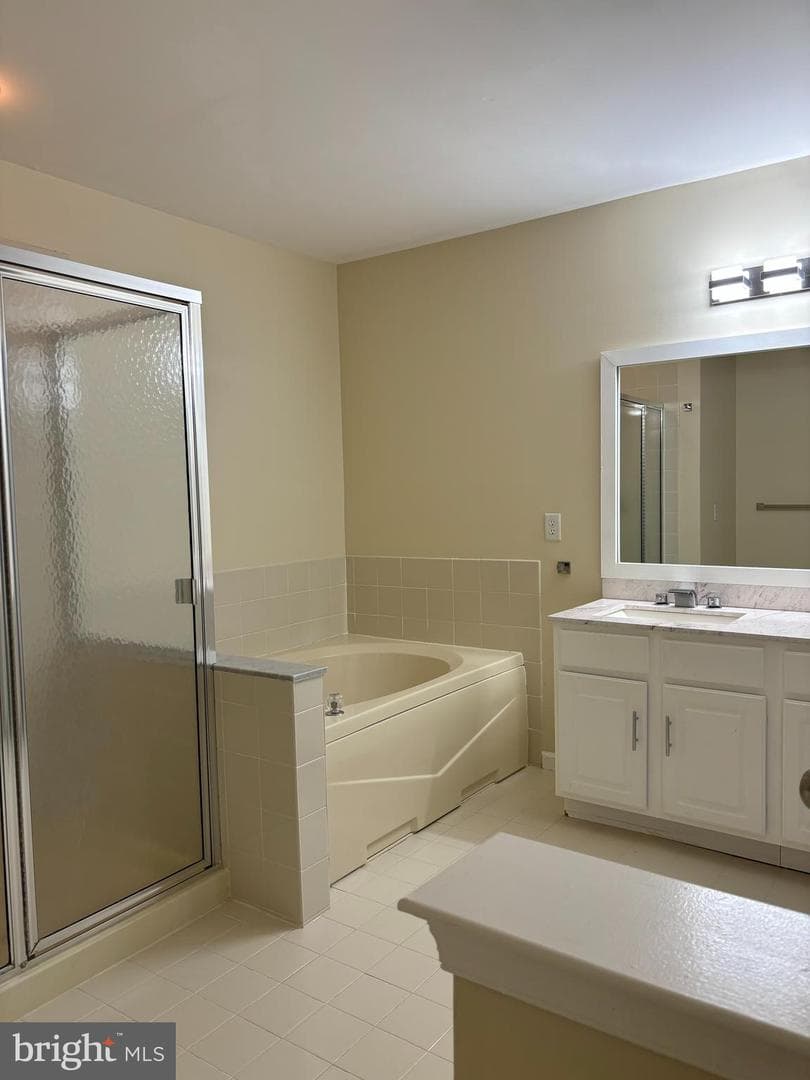 113 Regents Court photo 18