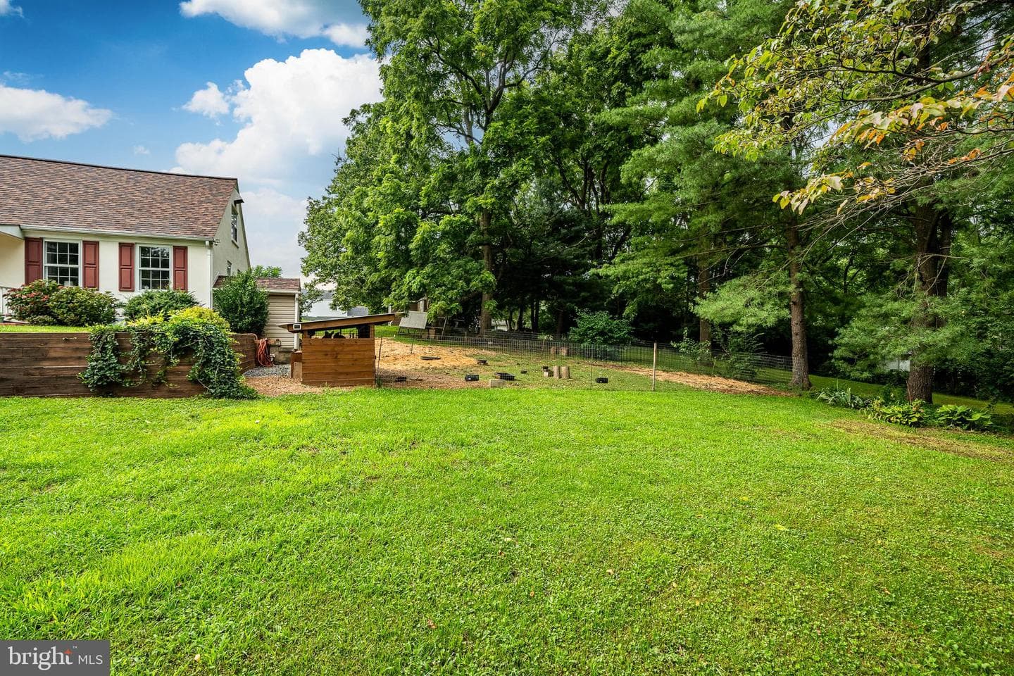 301 N Bailey Road photo 32