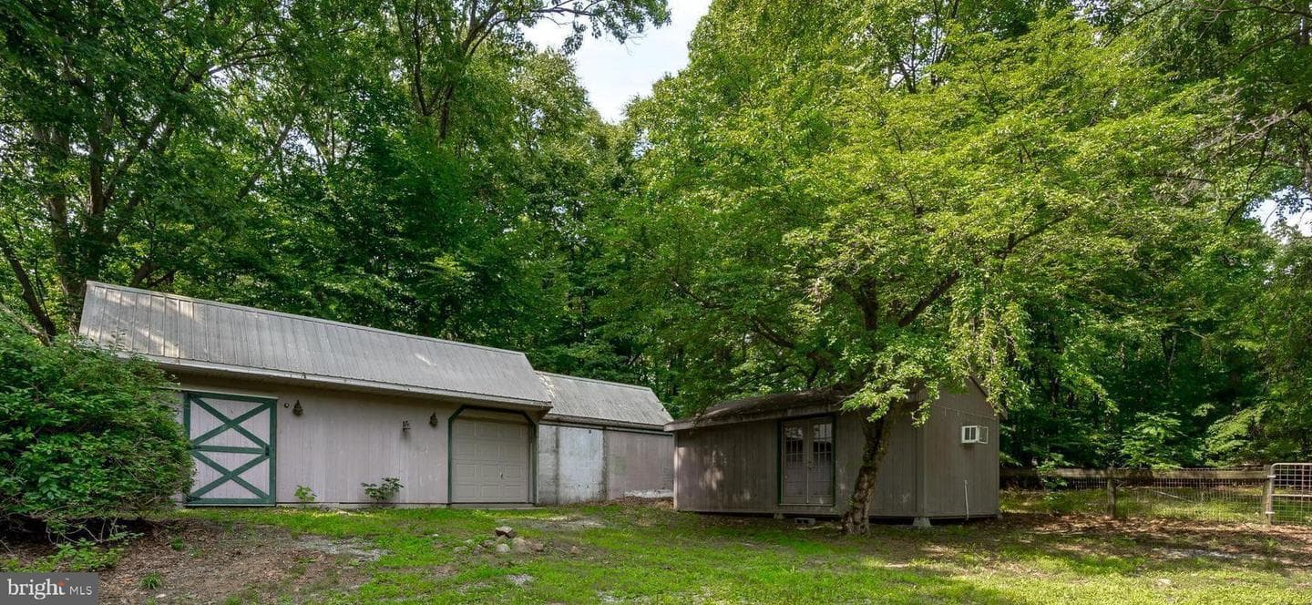 1646 Hilltop Road photo 45