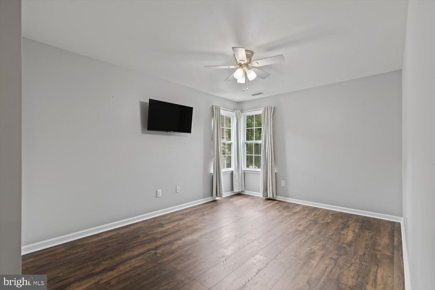 1233 Devonshire Road photo 38