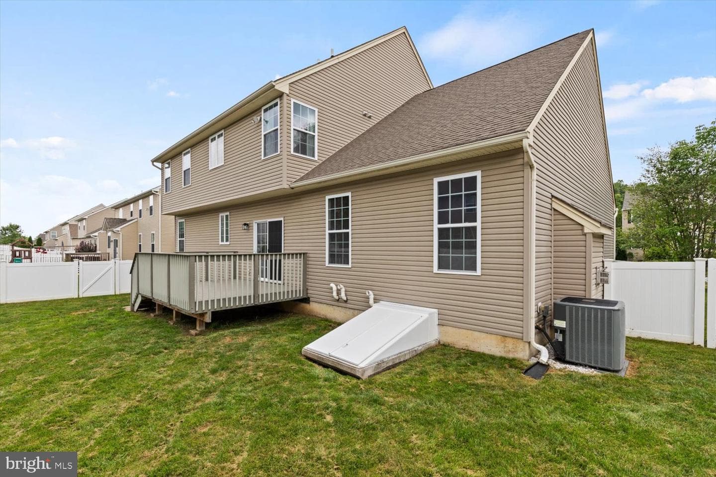 1233 Devonshire Road photo 50