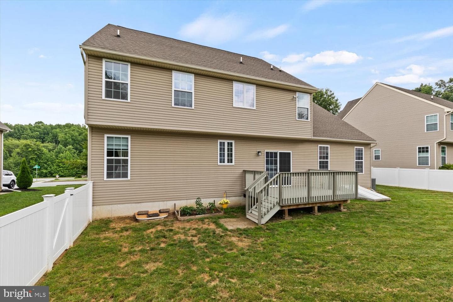 1233 Devonshire Road photo 51