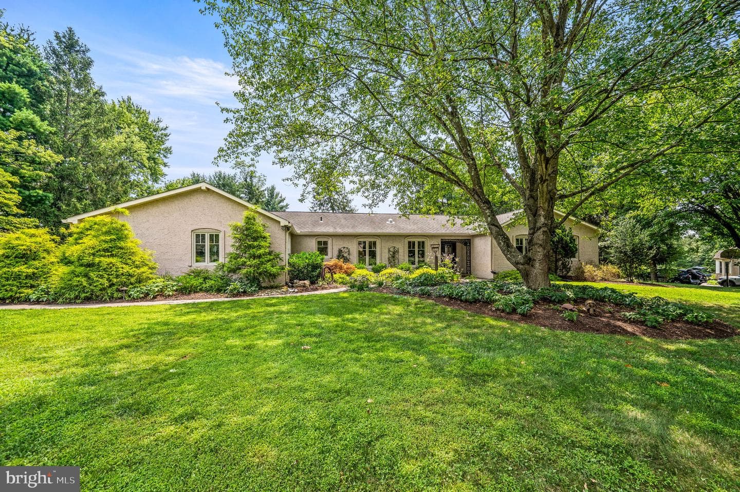 400 Mackenzie Drive photo 2