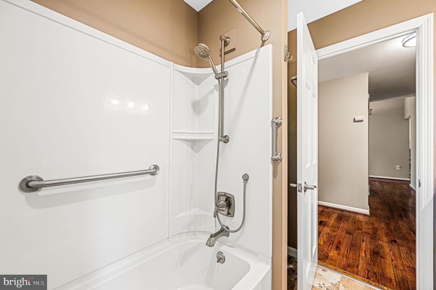 400 Mackenzie Drive photo 27