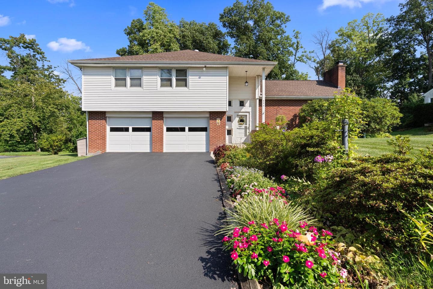 654 Grace Avenue photo 11