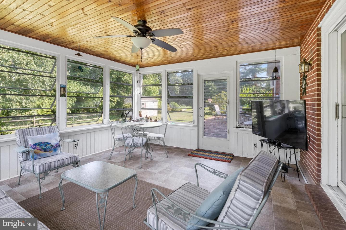 654 Grace Avenue photo 26