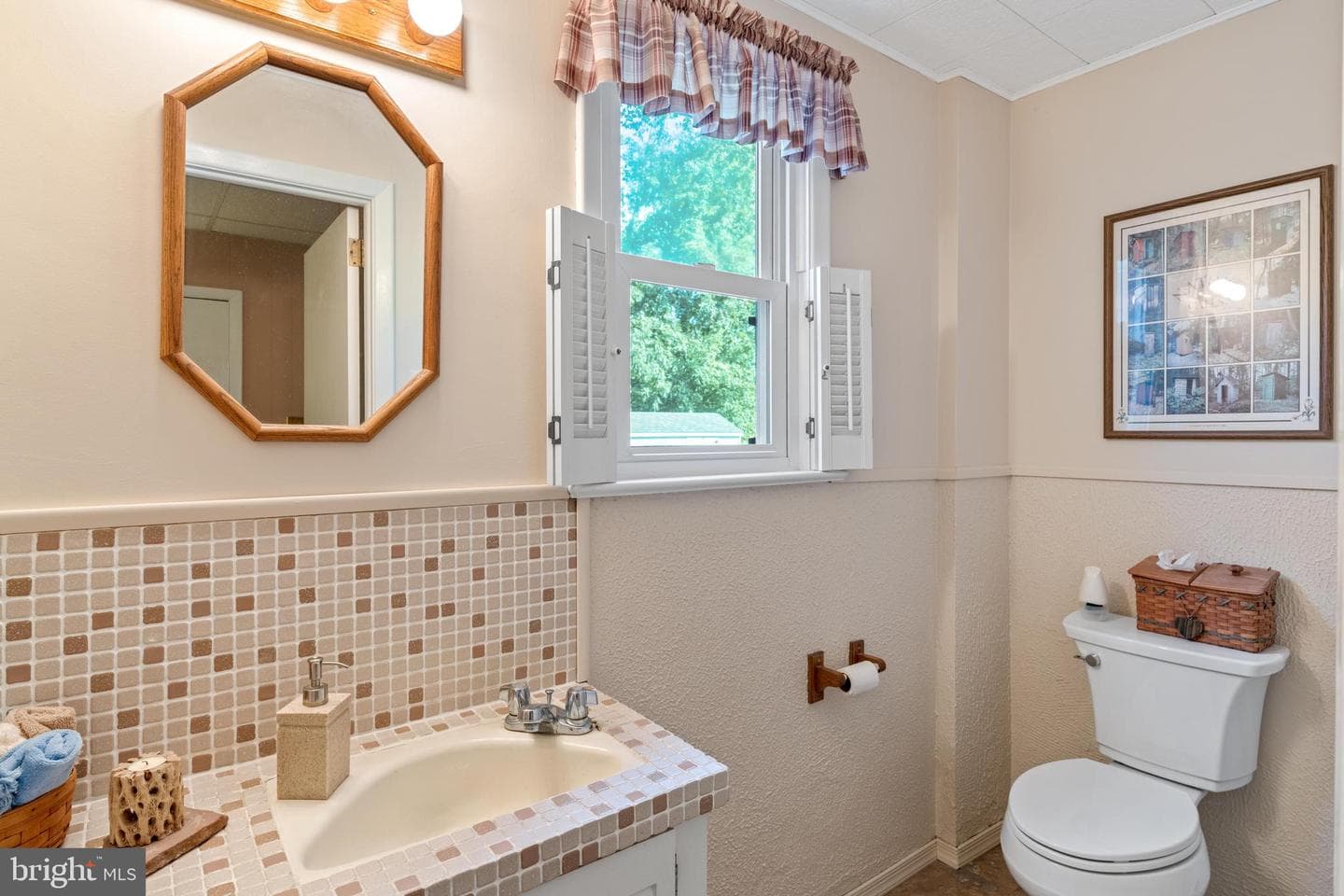 654 Grace Avenue photo 27