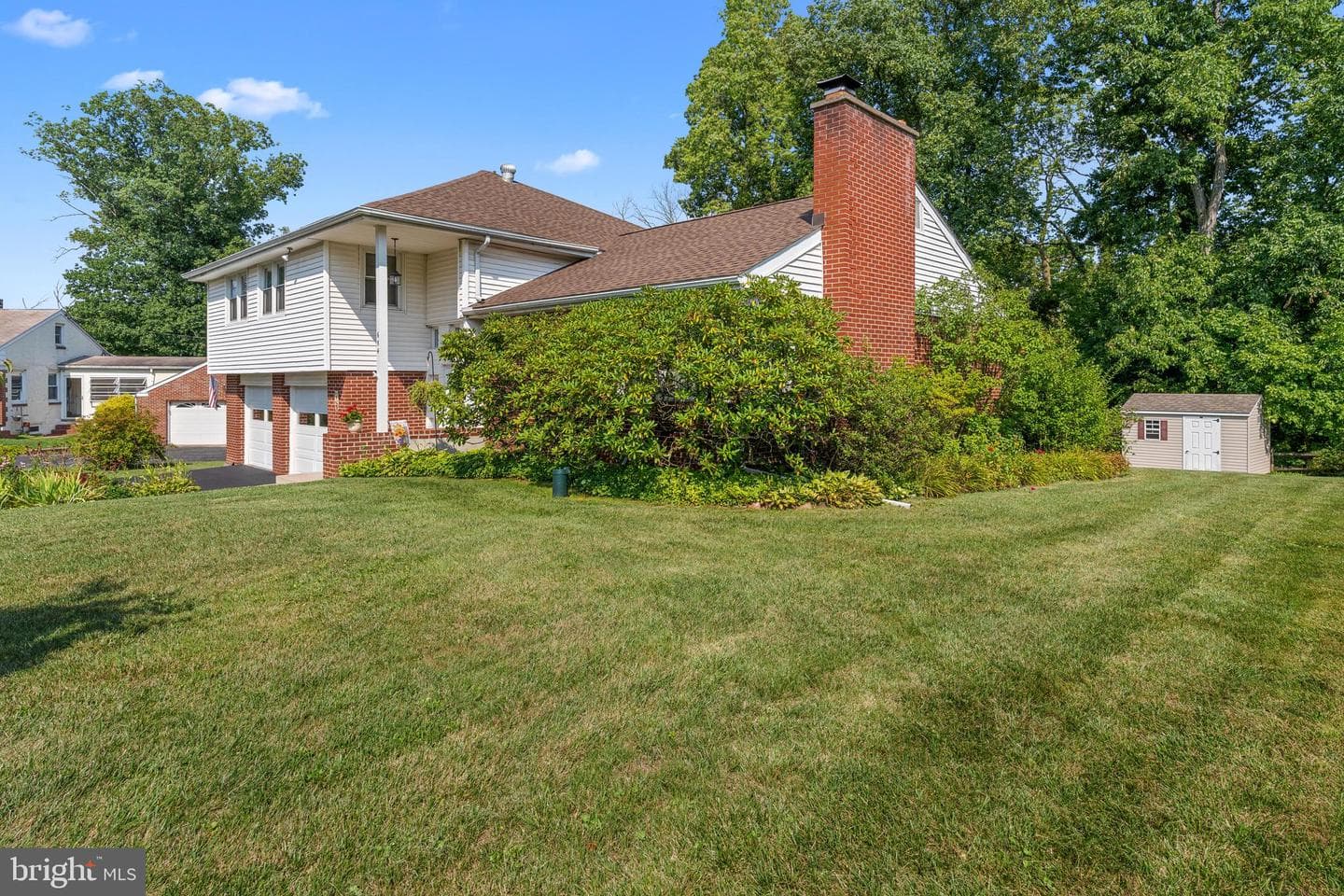 654 Grace Avenue photo 5