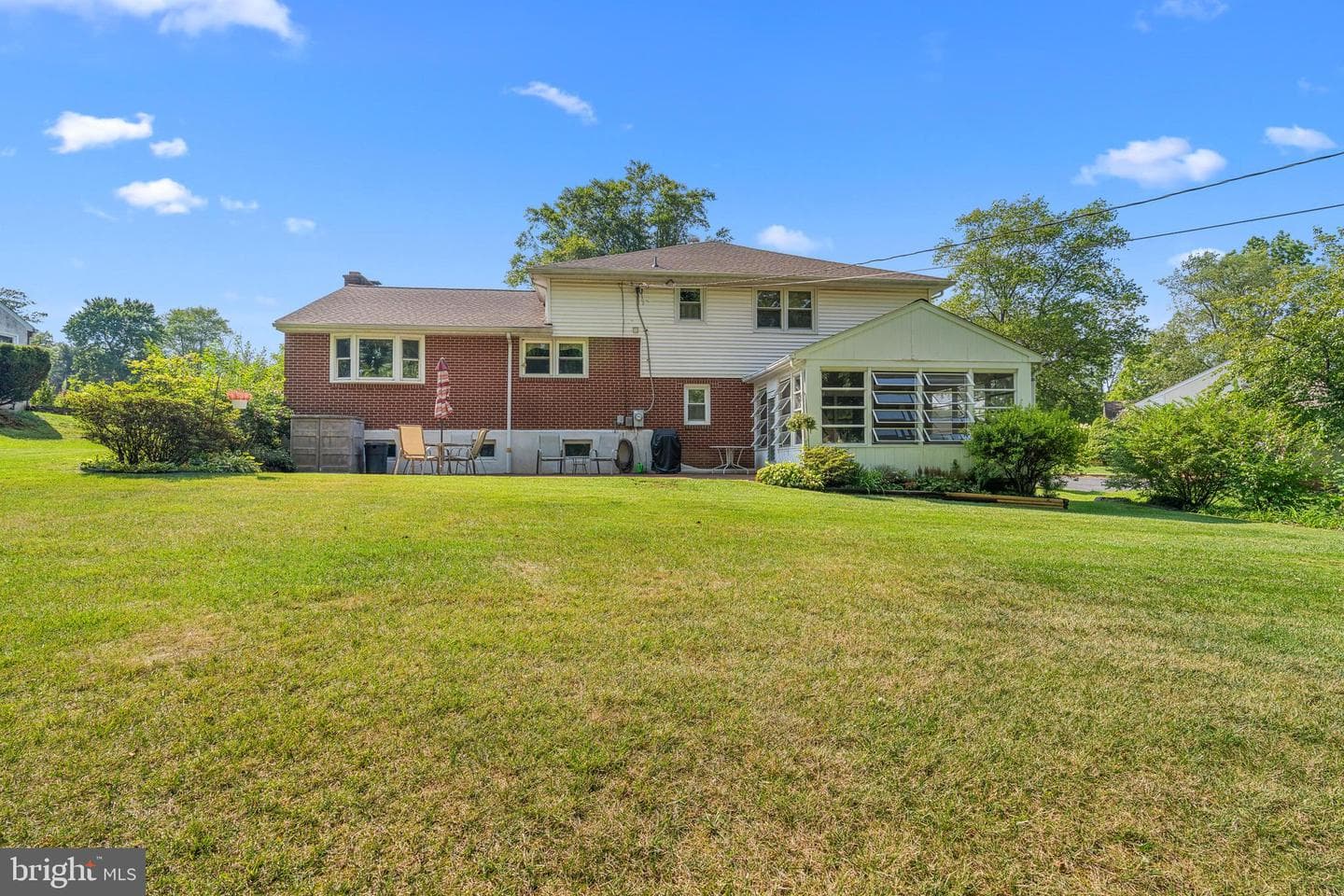 654 Grace Avenue photo 6