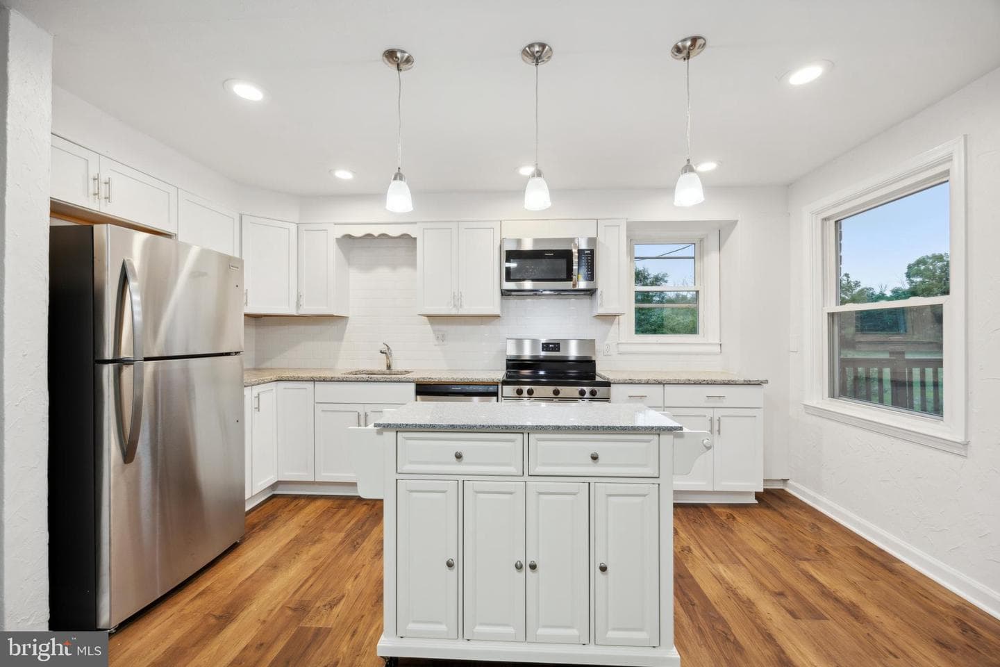 335 Mary Street photo 10