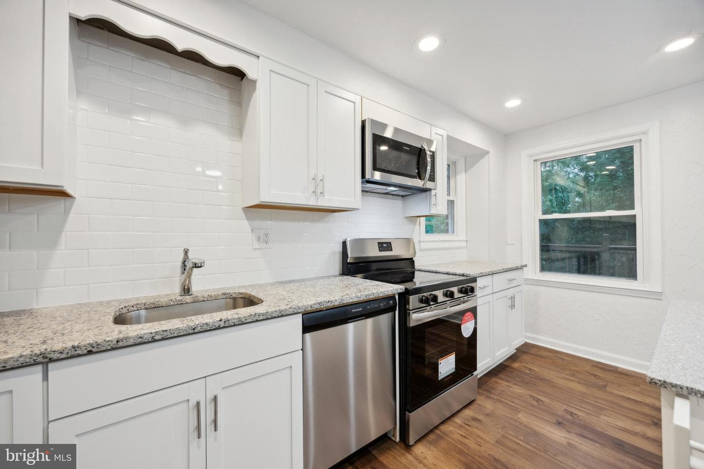 335 Mary Street photo 12