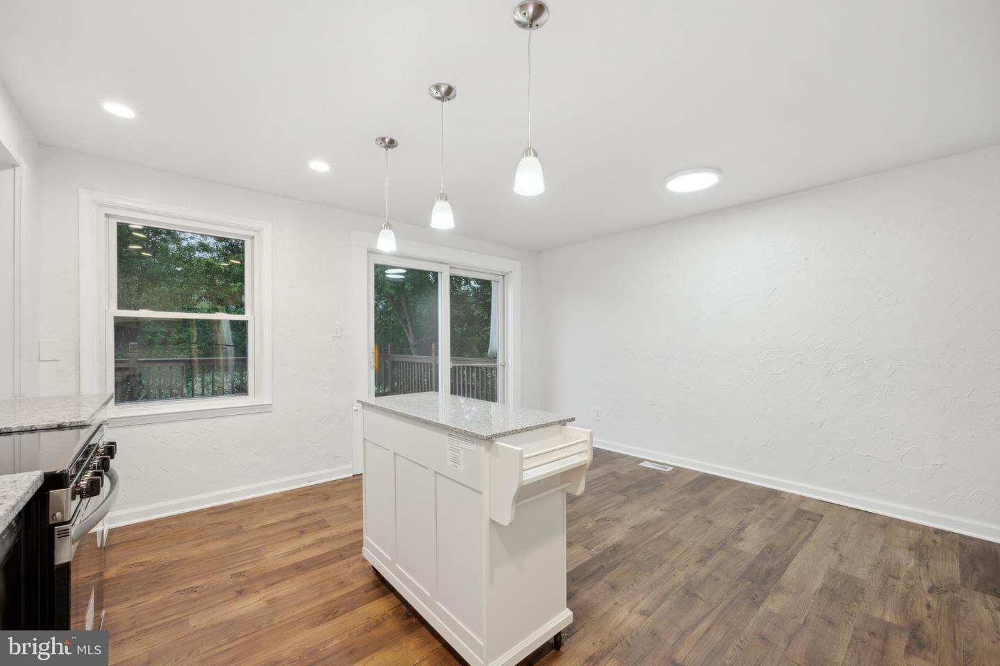 335 Mary Street photo 14