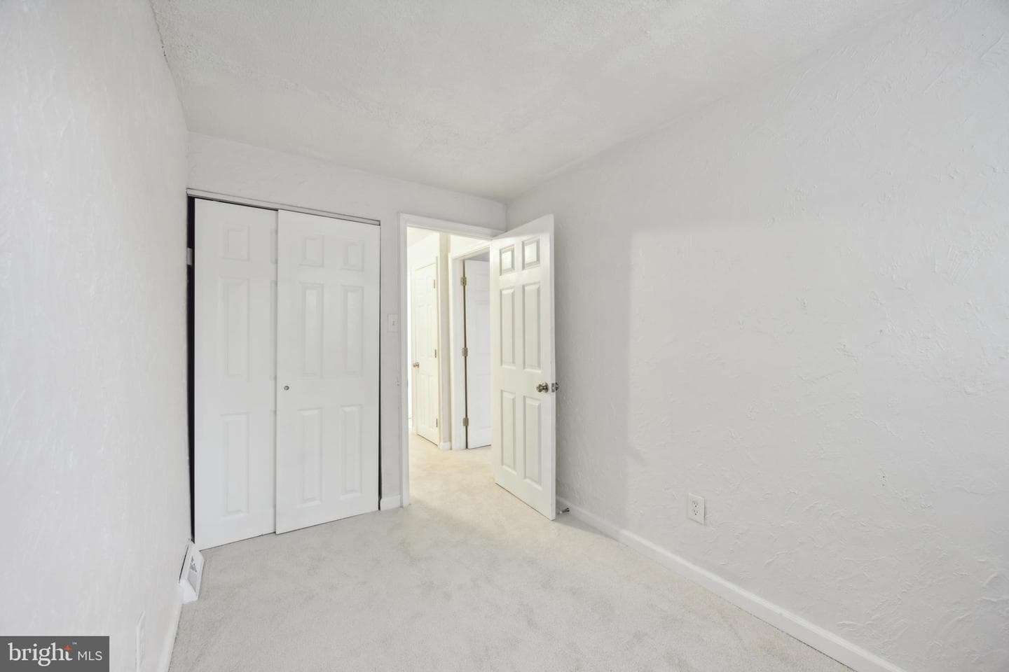 335 Mary Street photo 16