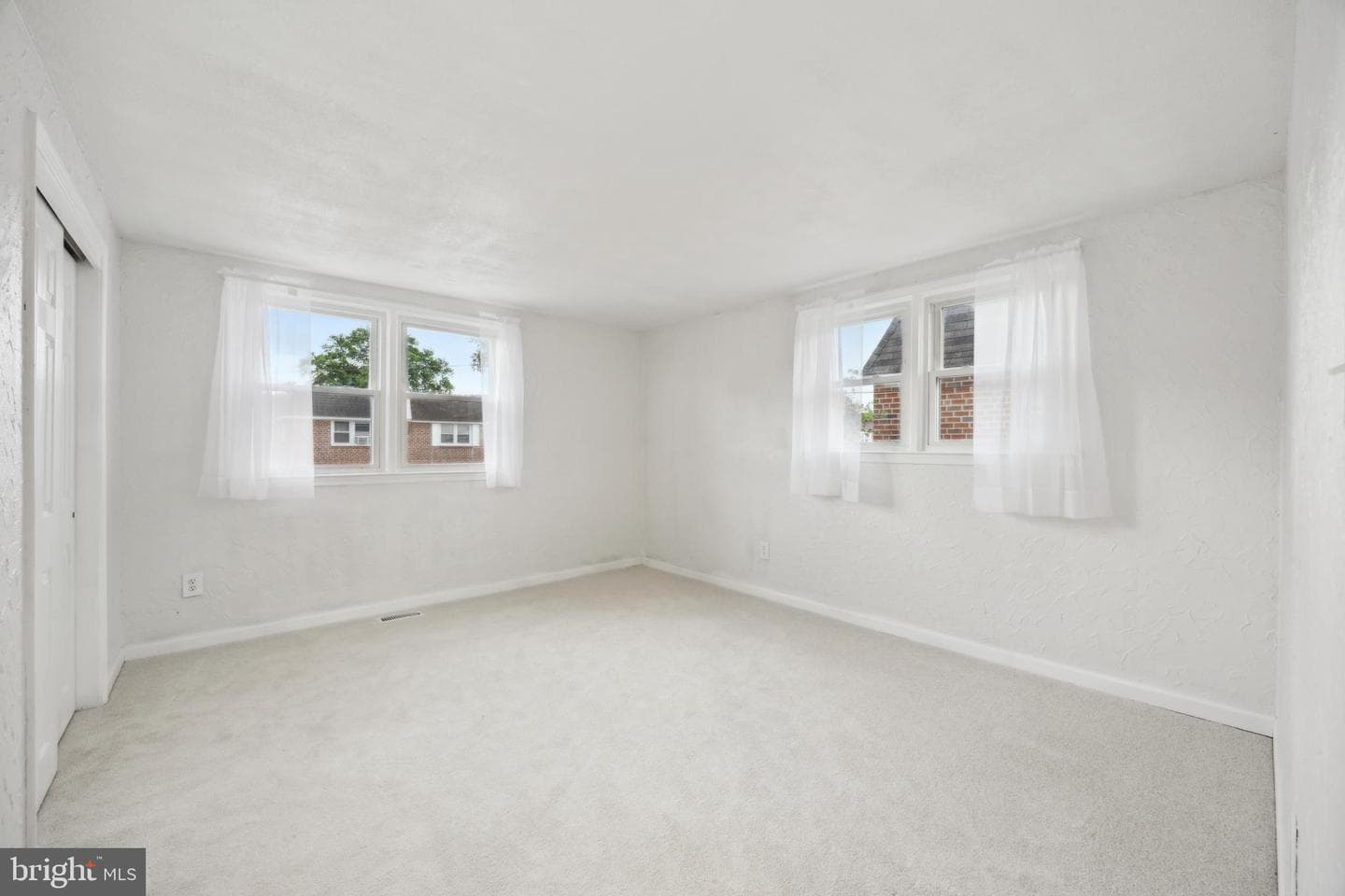 335 Mary Street photo 25