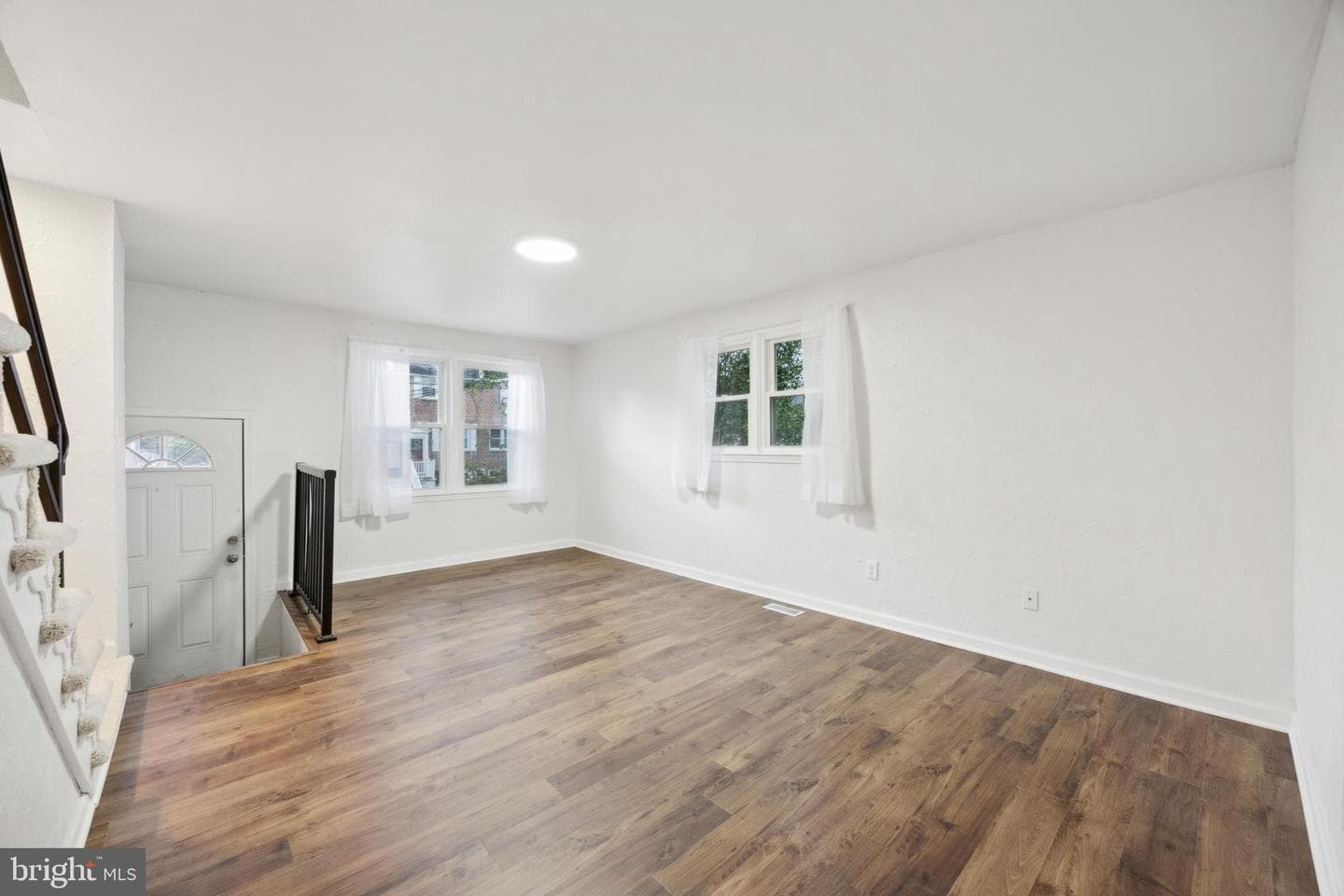 335 Mary Street photo 4