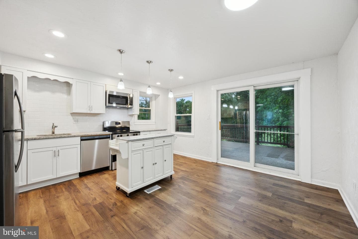 335 Mary Street photo 8
