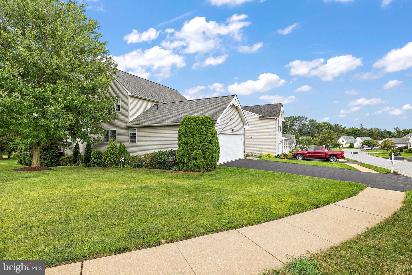 792 W Glenview Drive photo 35