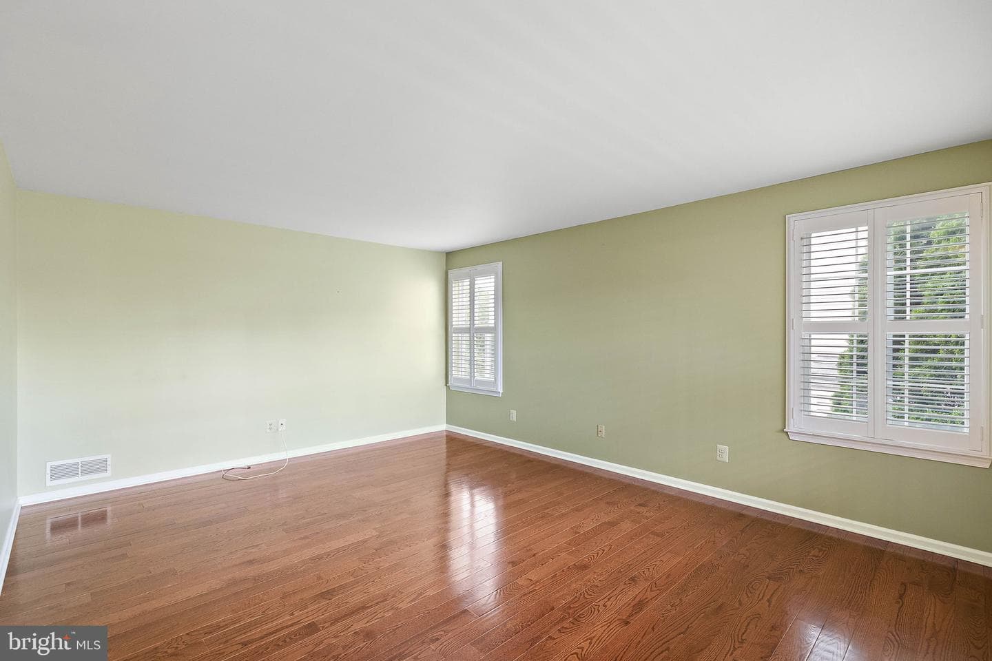 792 W Glenview Drive photo 4