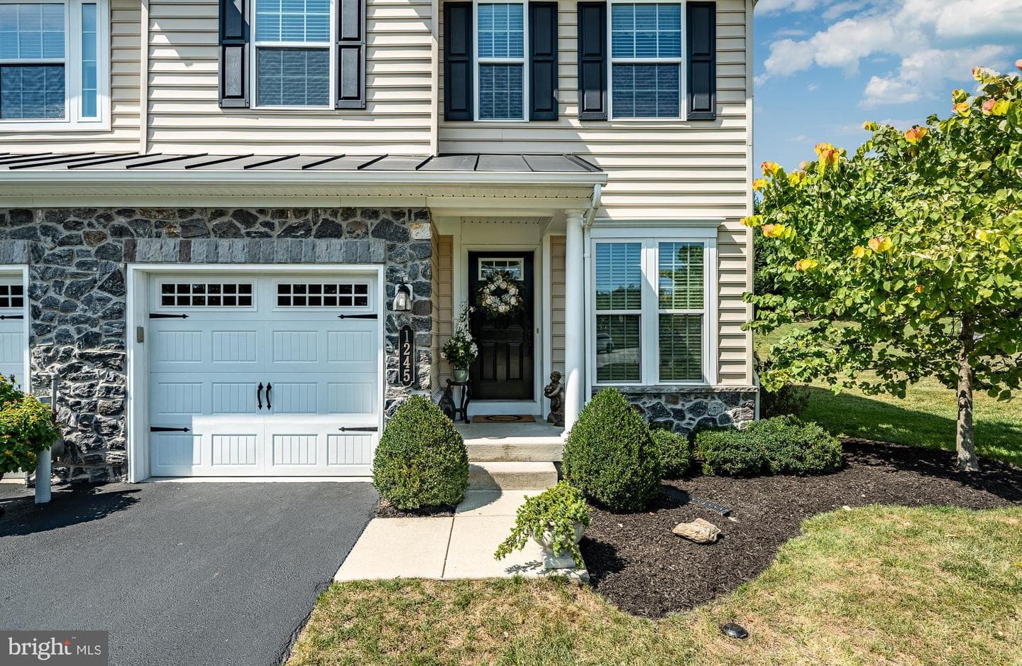 1245 Derry Lane photo 2
