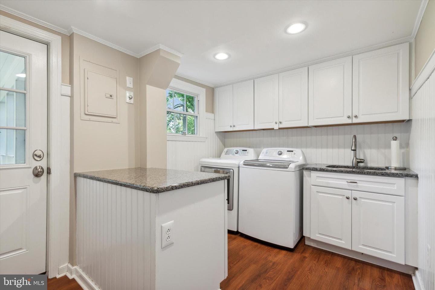319 Landsende Road photo 14