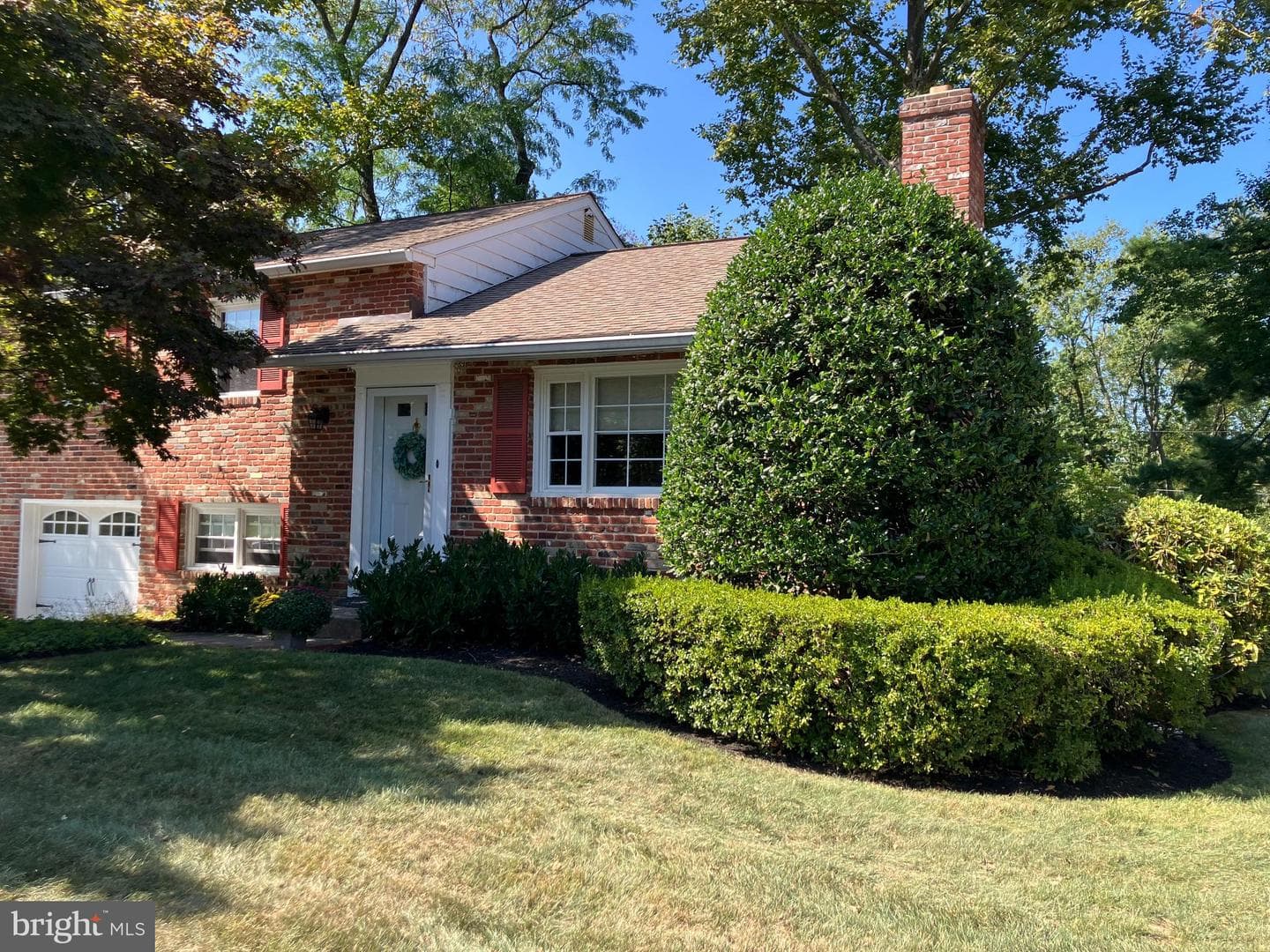 319 Landsende Road photo 2