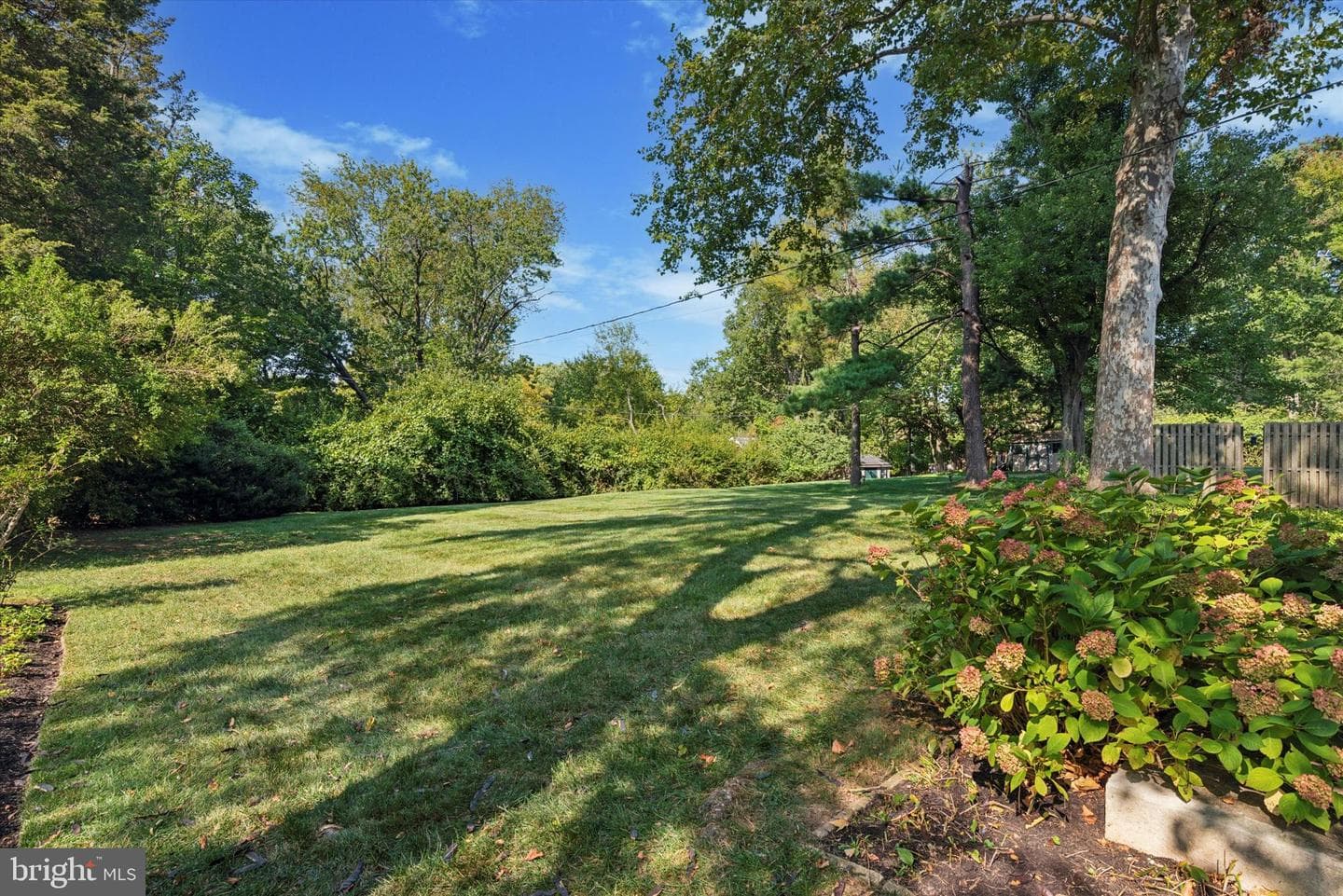319 Landsende Road photo 26