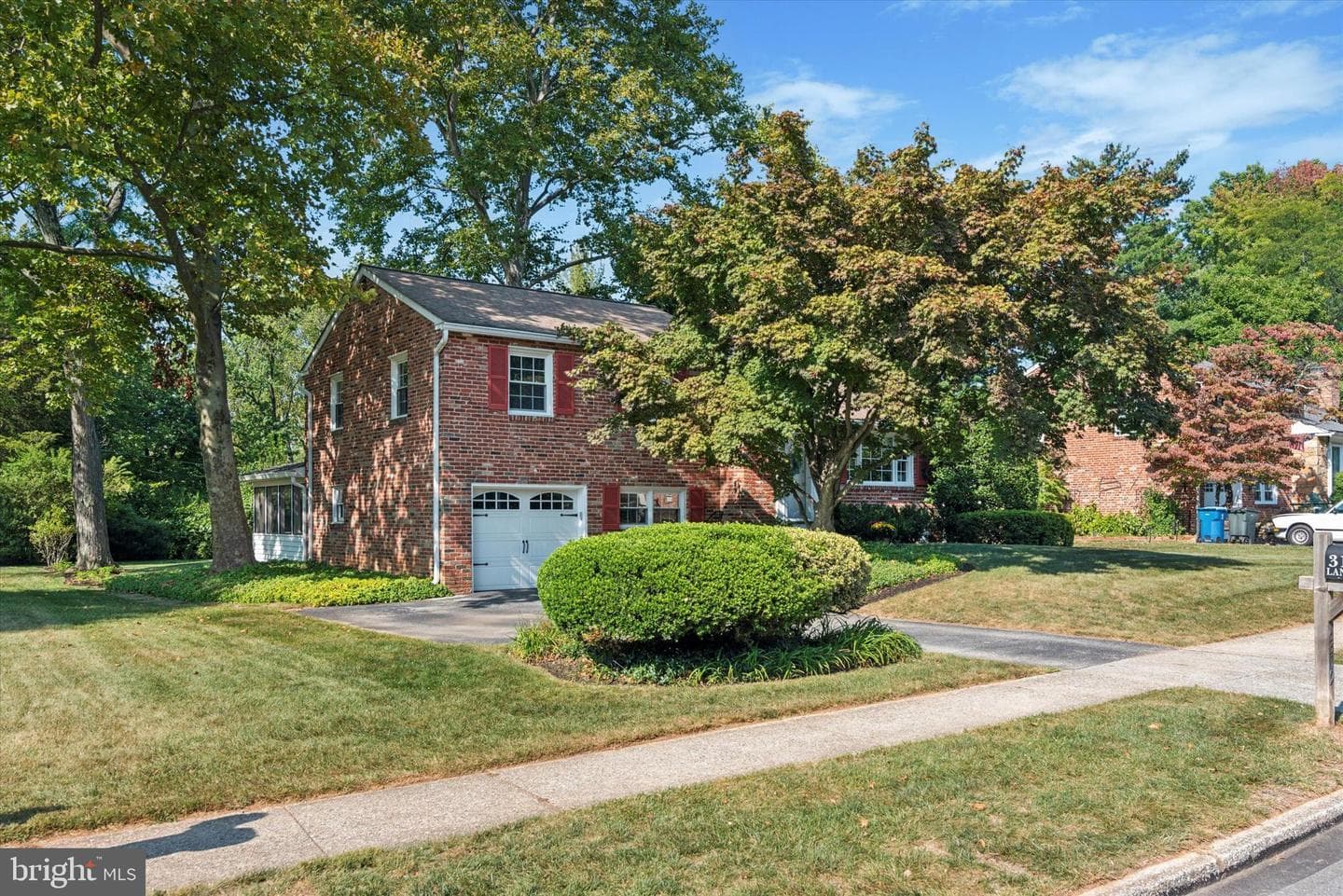 319 Landsende Road photo 4