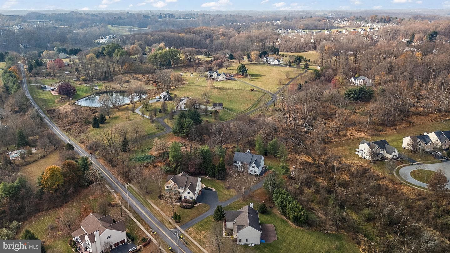 401 Indian Run Road photo 4