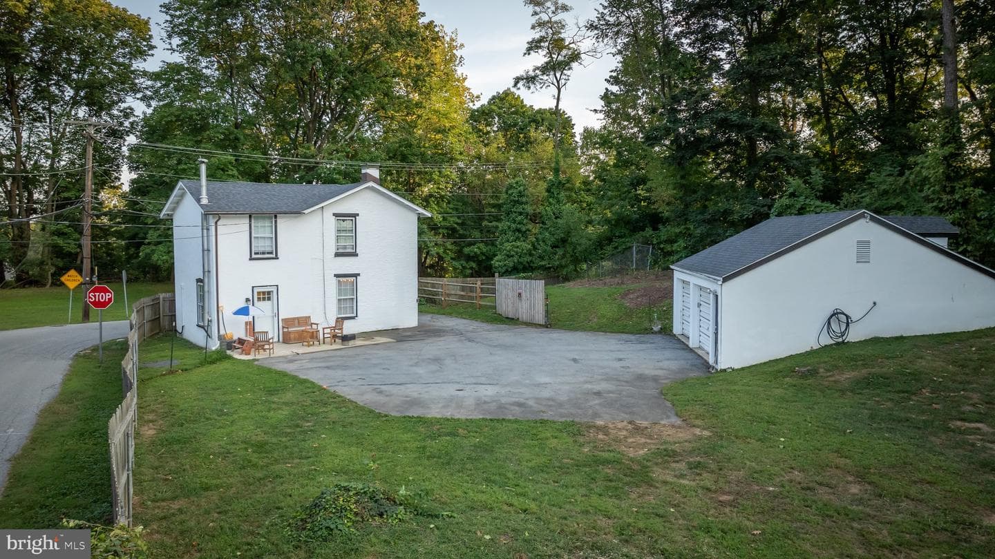 1370 Kirkland Avenue photo 3