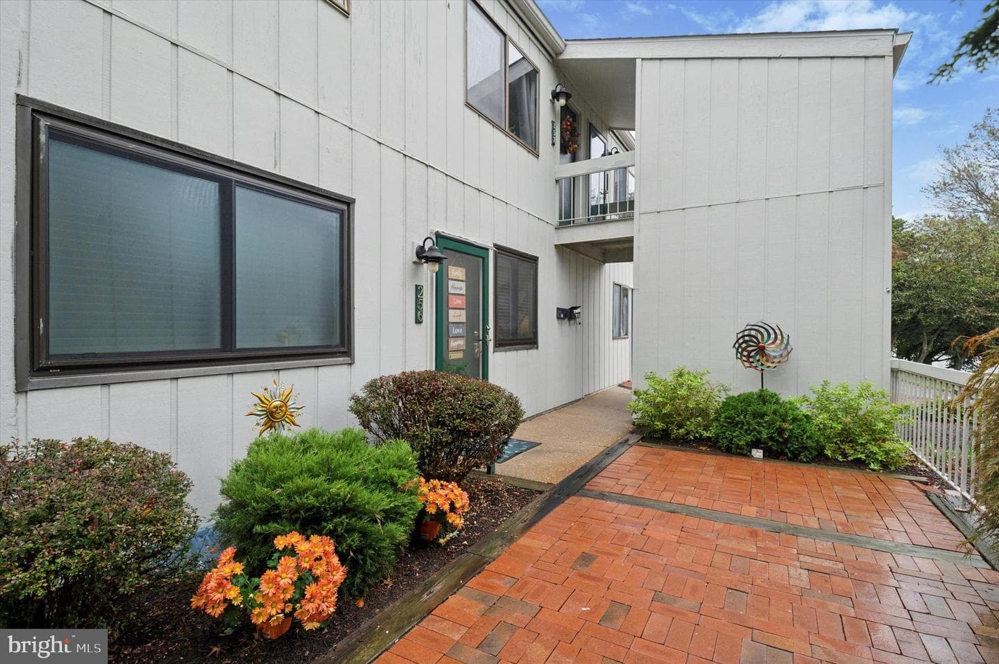 256 Summit House photo 2