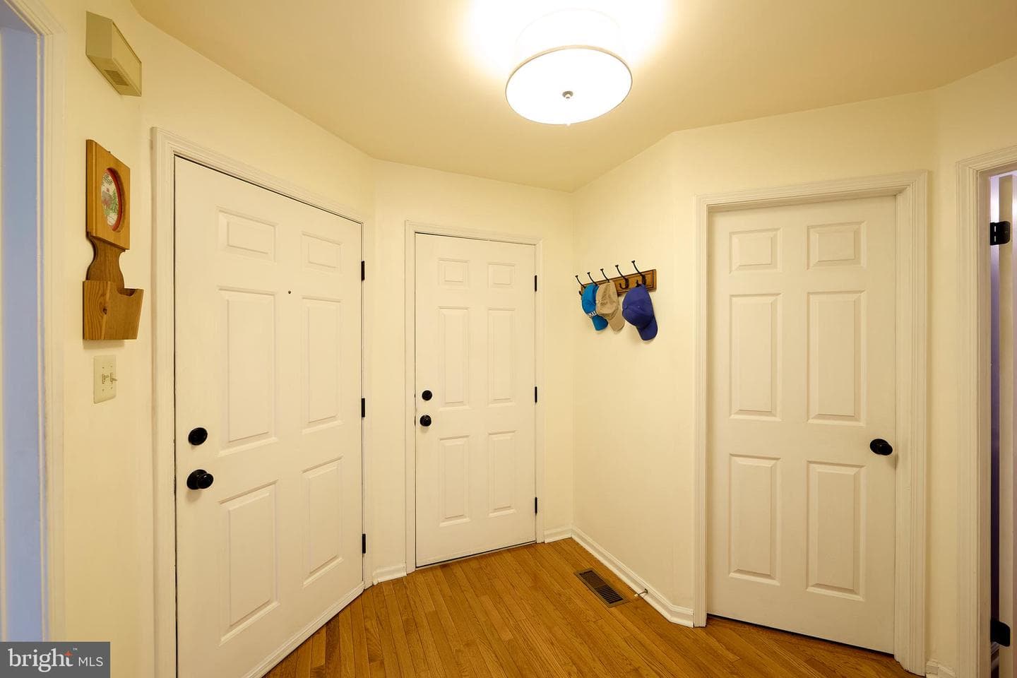 911 Samantha Circle photo 2