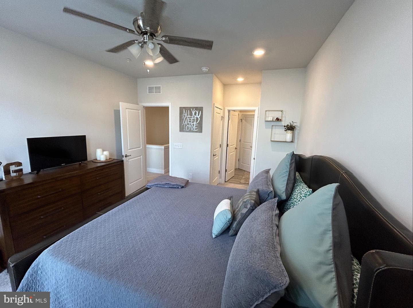 909 Anvil Court photo 16
