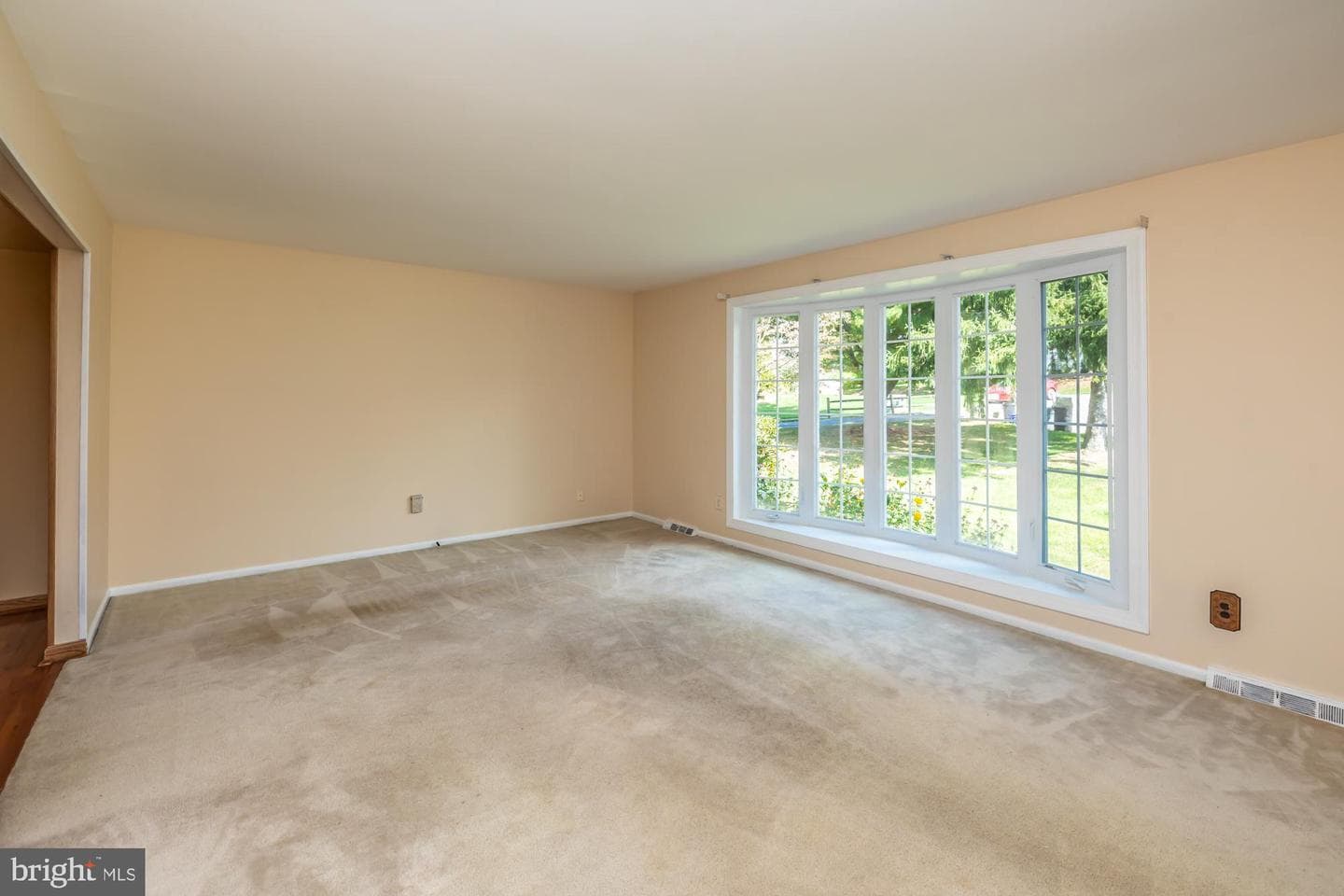110 Glamorgan Court photo 11
