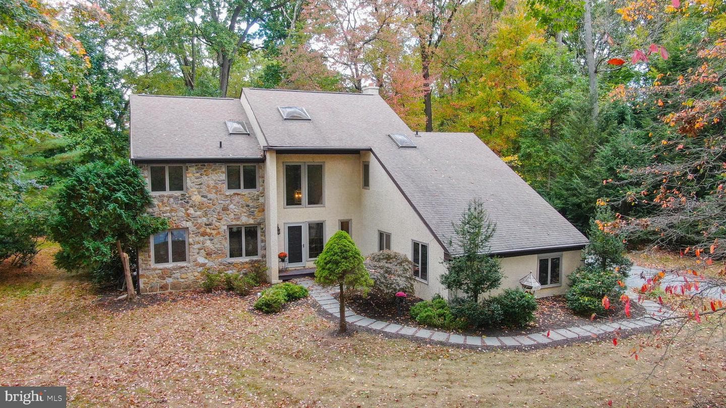 1527 Tanglewood Drive