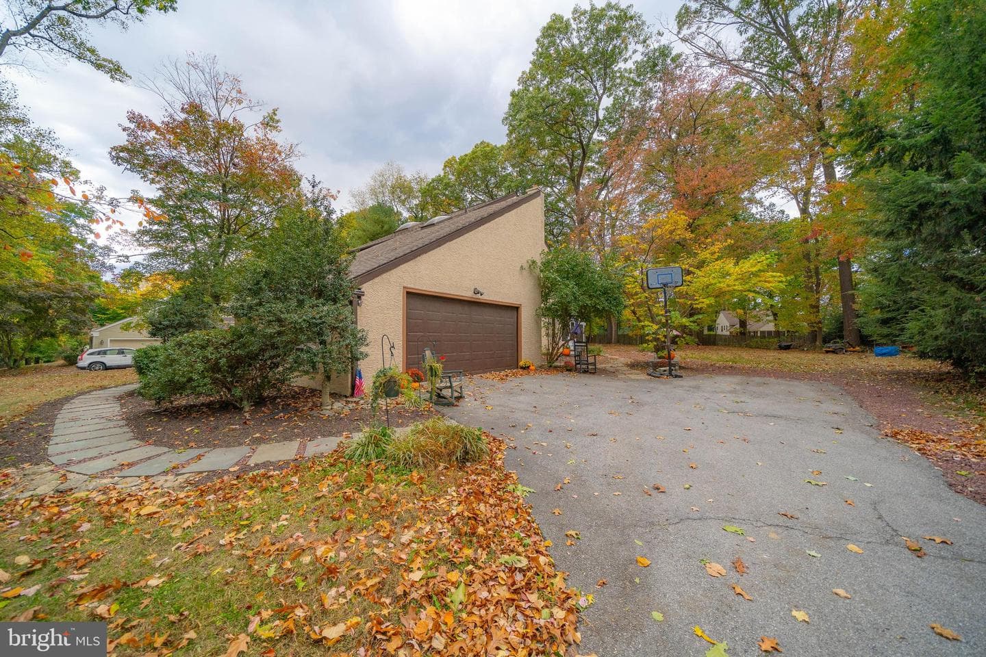 1527 Tanglewood Drive photo 3