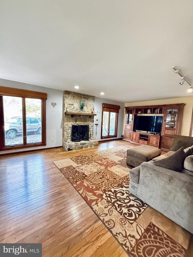 1527 Tanglewood Drive photo 6
