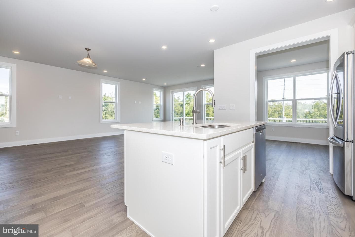 235 Iris Lane photo 12