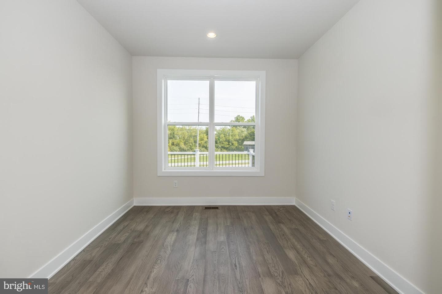235 Iris Lane photo 14