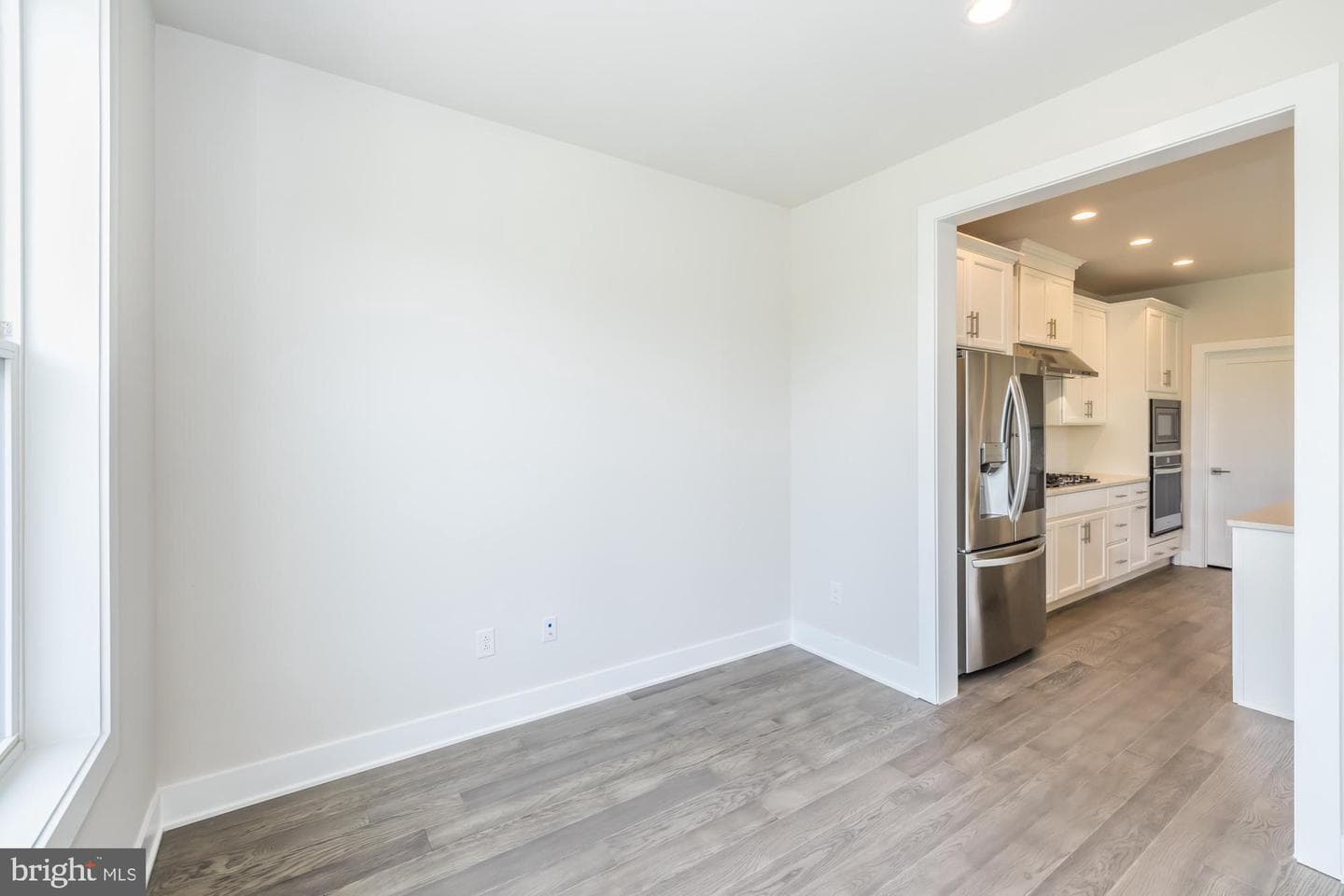 235 Iris Lane photo 15
