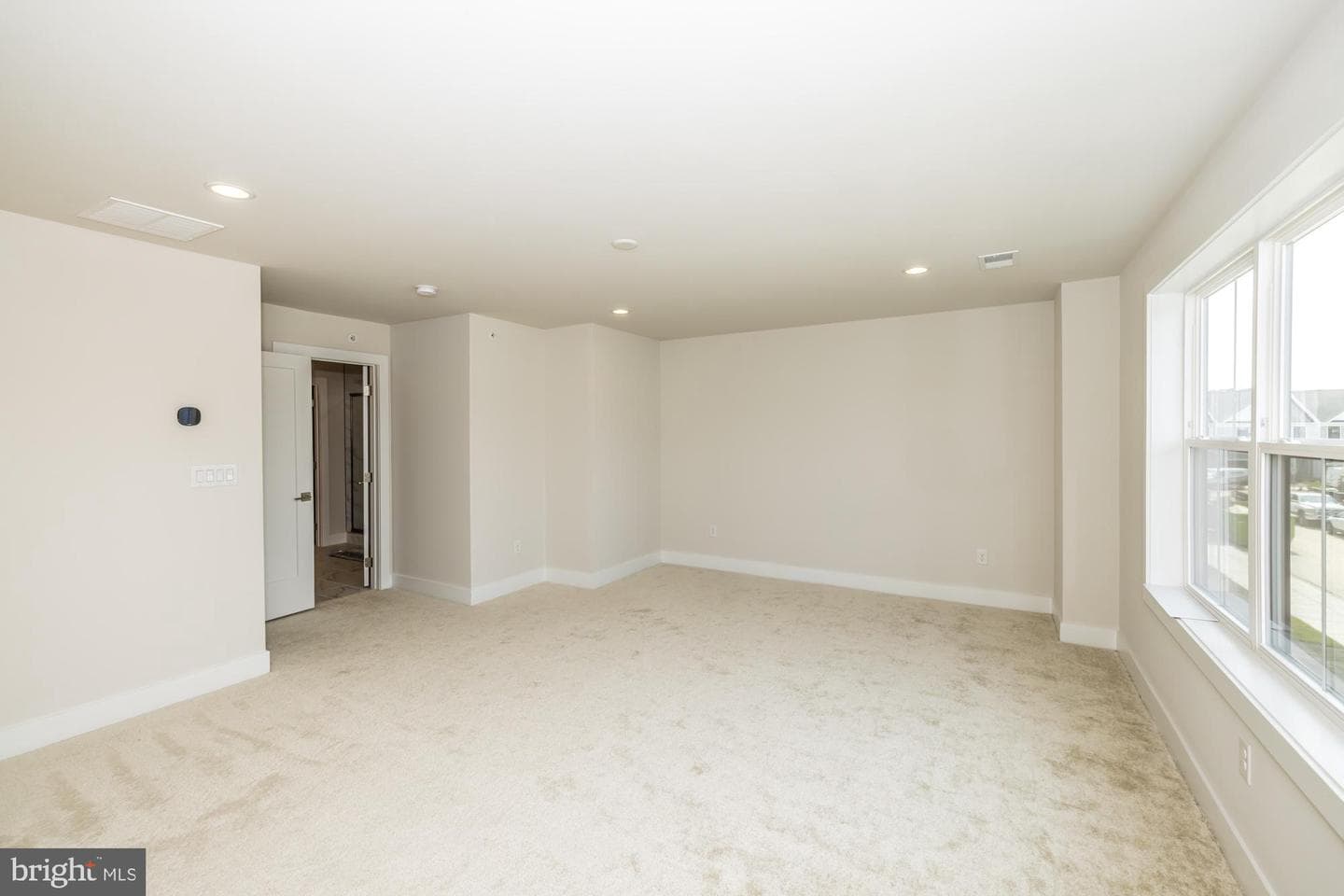 235 Iris Lane photo 20