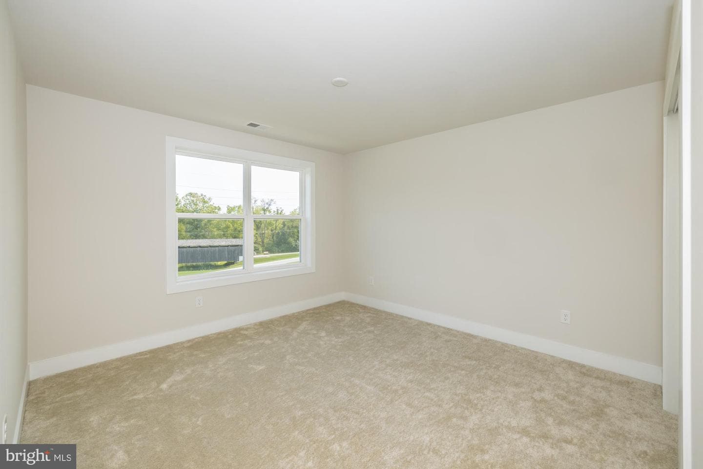 235 Iris Lane photo 24