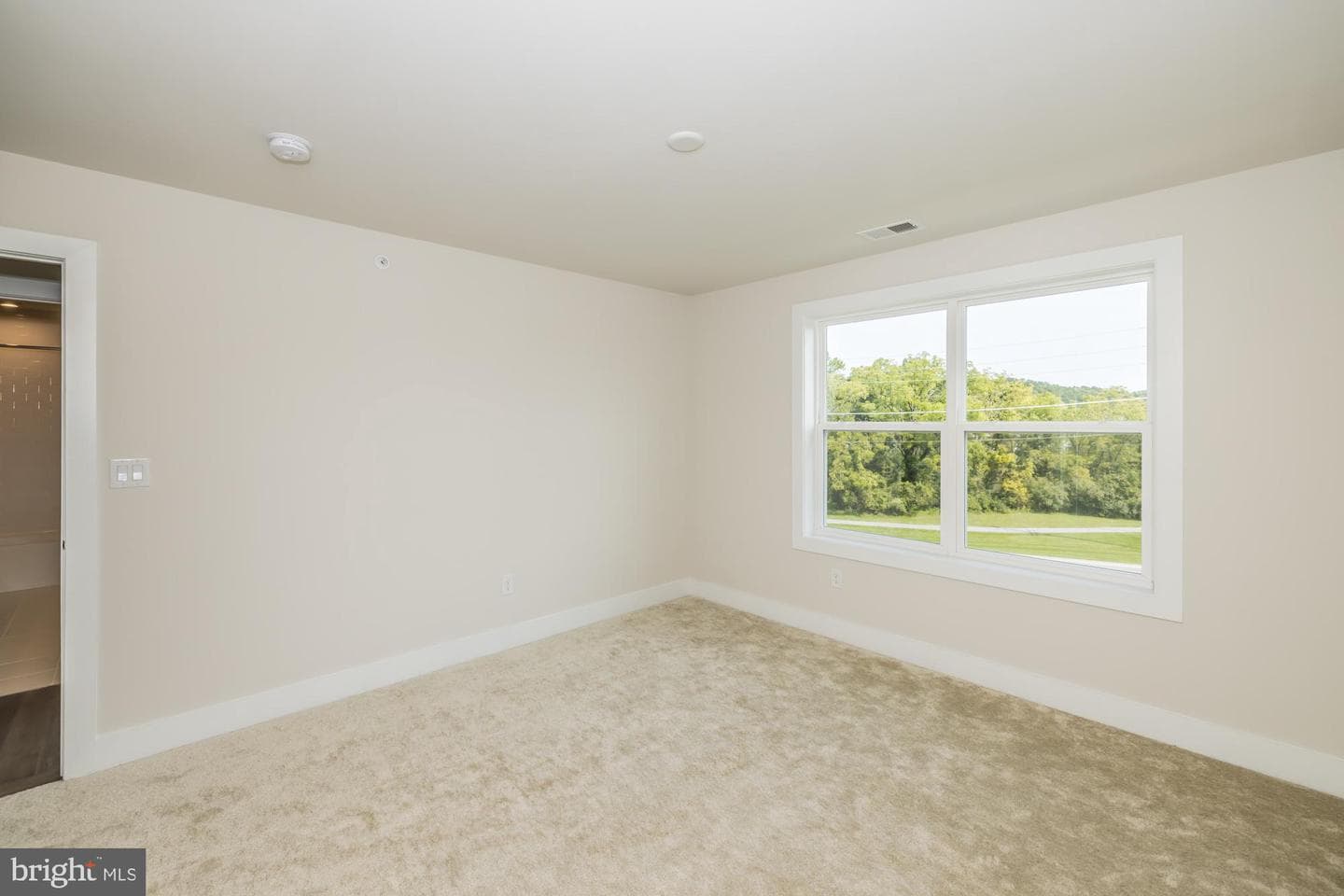 235 Iris Lane photo 25